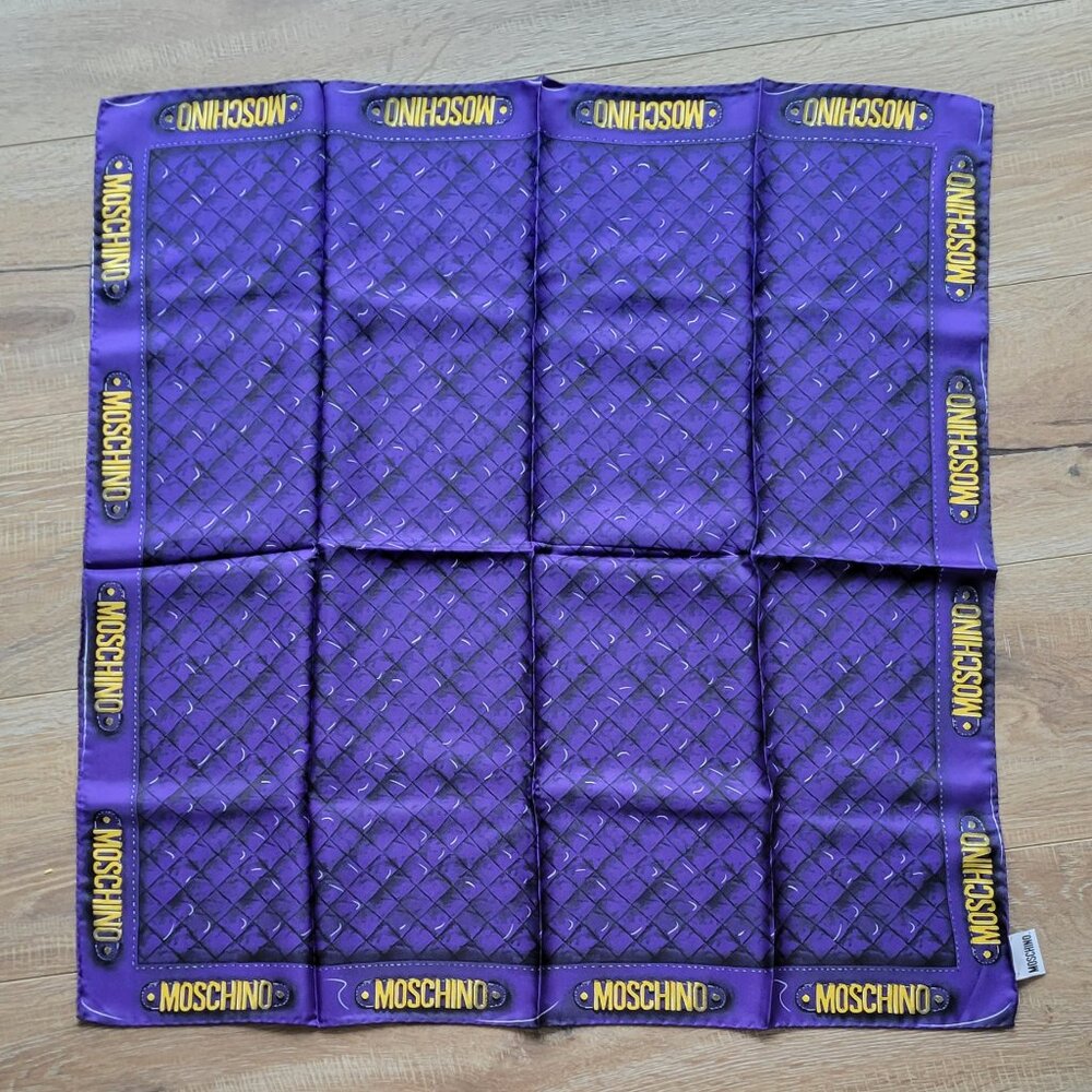 NWOT Moschino Silk Scarf RRP $69.99 - Picture 2 of 4